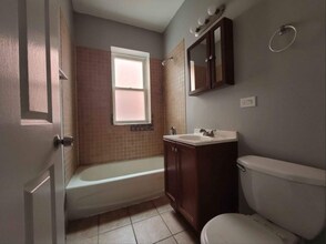 527 N Homan Ave., Unit 2 in Chicago, IL - Foto de edificio - Building Photo