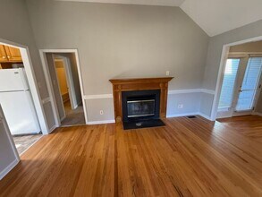 405 Avent Cir in Holly Springs, NC - Building Photo - Building Photo