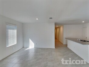 1793 Courage Crk in Crandall, TX - Foto de edificio - Building Photo