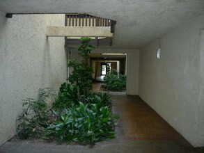 1010 E Washington Ave in Escondido, CA - Building Photo - Building Photo