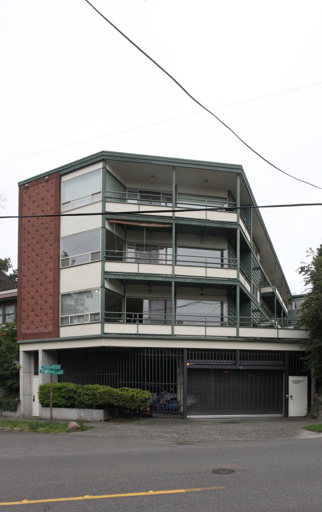 The 709 Apartments in Seattle, WA - Building Photo - Building Photo