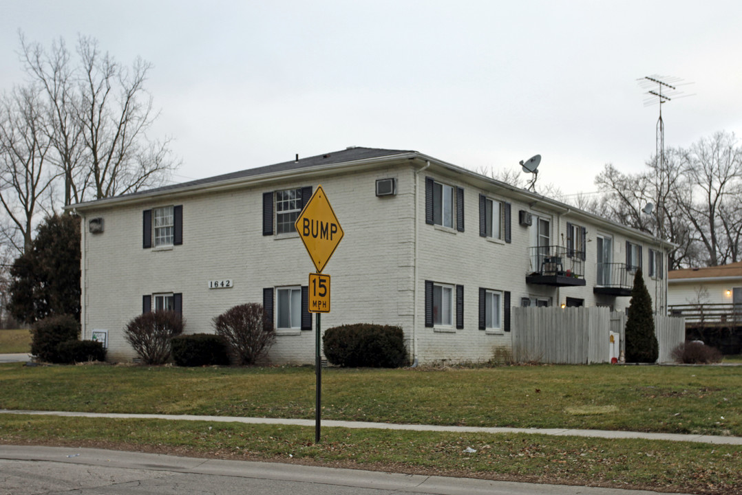 1642 Brooke Park Dr in Toledo, OH - Foto de edificio