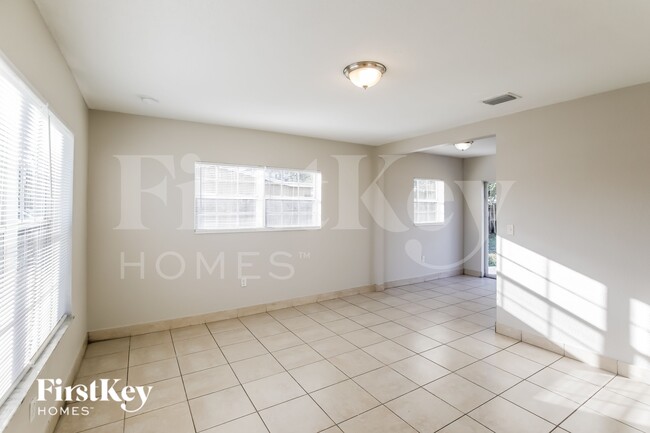 1231 NE 214th St in Miami, FL - Building Photo - Building Photo