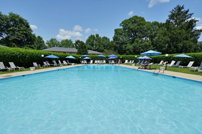 Hickory Hills Condominiums