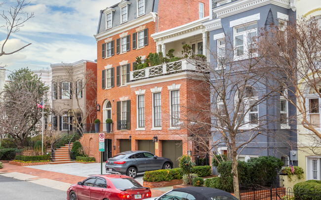 3250 N St NW in Washington, DC - Foto de edificio - Building Photo