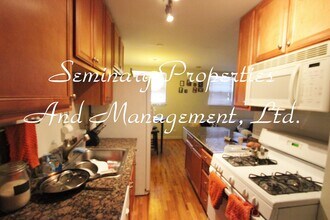 921-27 W Sunnyside in Chicago, IL - Building Photo - Interior Photo