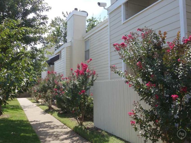 Harpers Lodge in Tulsa, OK - Building Photo - Building Photo