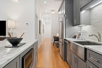 1073 W Monroe St in Chicago, IL - Foto de edificio - Building Photo