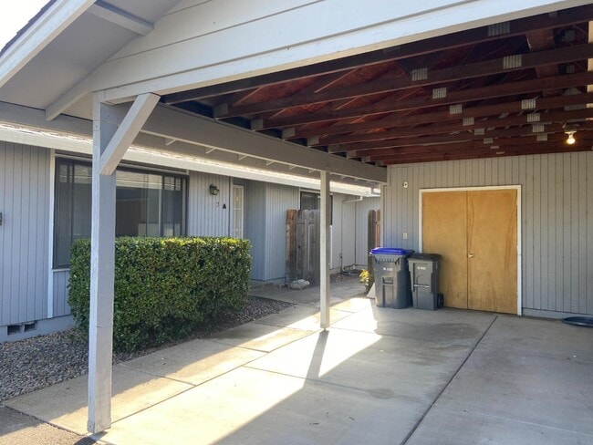 577 N Laurel St in Ashland, OR - Building Photo - Building Photo