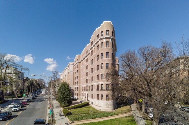 Brittany Condominium in Washington, DC - Foto de edificio - Building Photo
