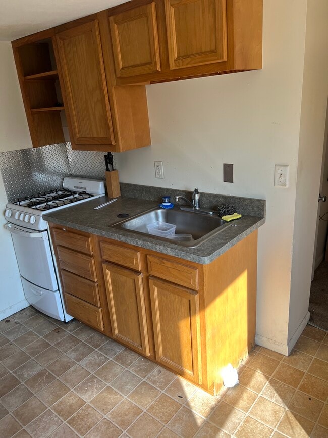 127 College Pl - Utilities Included