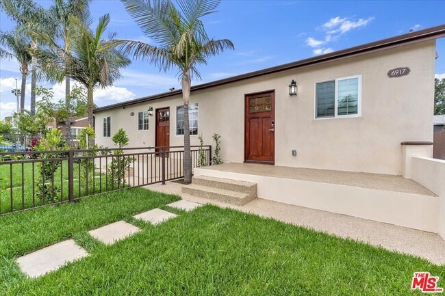 6917 Encino Ave in Los Angeles, CA - Building Photo - Building Photo
