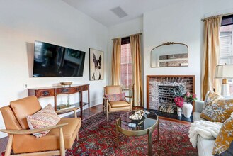 415 Whitaker St in Savannah, GA - Building Photo - Building Photo