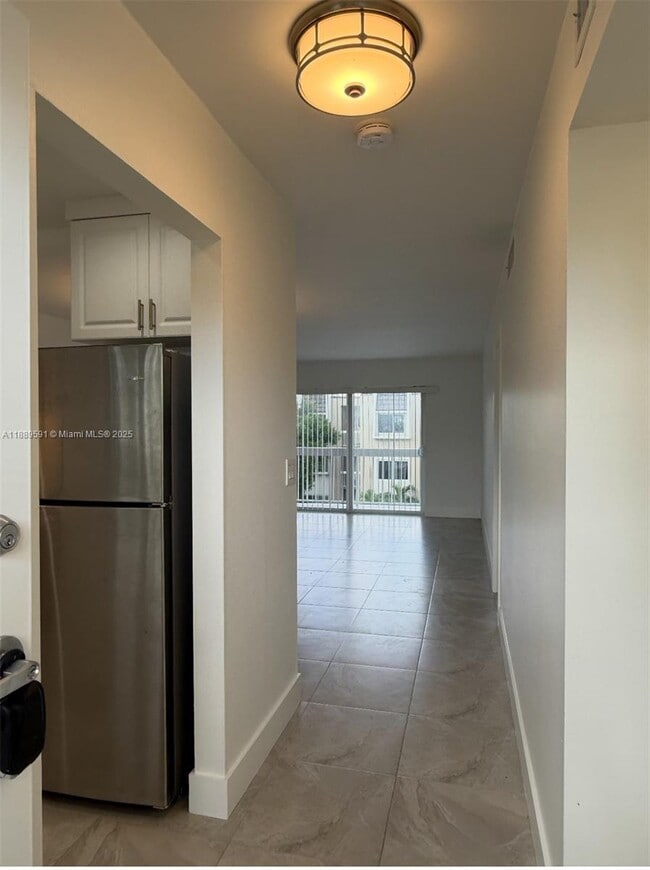 7825 Camino Real in Miami, FL - Building Photo - Building Photo