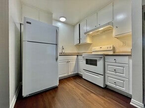 970 Mission Dr in Costa Mesa, CA - Foto de edificio - Building Photo