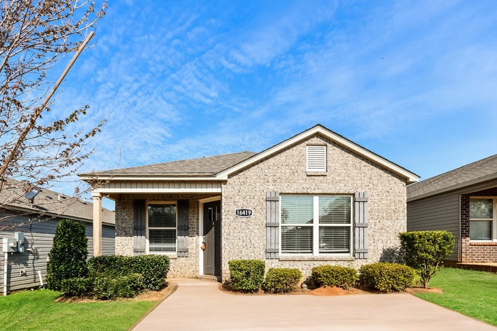 16419 Waterbury Ln in Moundville, AL - Building Photo