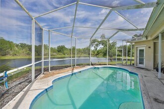 13016 Prestwick Dr in Riverview, FL - Foto de edificio - Building Photo