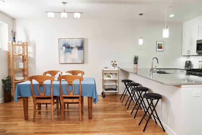 21 Bay St, Unit 21A in Cambridge, MA - Building Photo - Building Photo