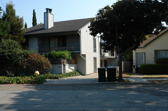 834 Highland Ave in San Mateo, CA - Building Photo - Building Photo