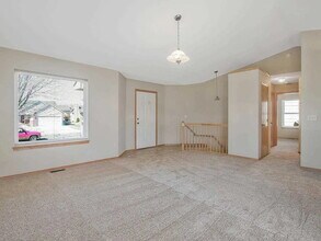812 S Red Oaks Cir in Wichita, KS - Building Photo - Building Photo