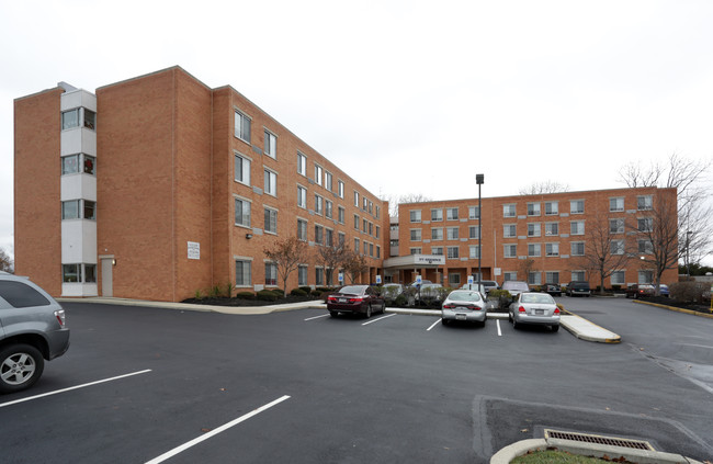 Ivy Residence I & II in Philadelphia, PA - Building Photo - Building Photo