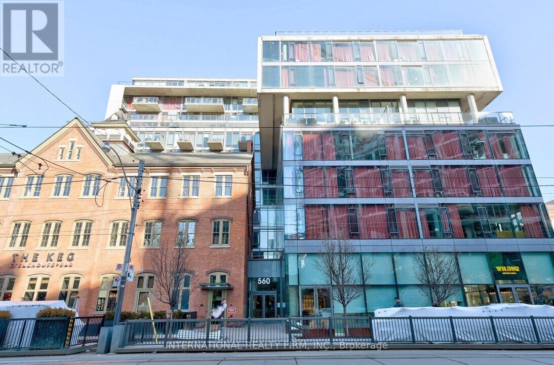 560-560 King St W in Toronto, ON - Building Photo