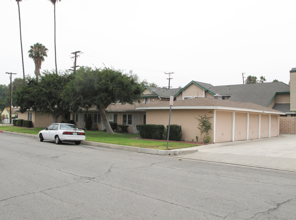 439 W Maple Ave in Monrovia, CA - Building Photo