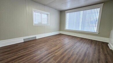 3935 N 13th St, Unit Lower in Milwaukee, WI - Building Photo - Building Photo