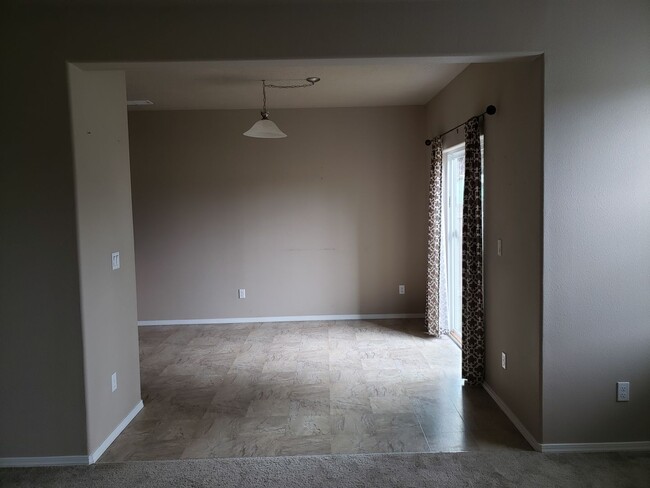 741 Rossmore St in Eugene, OR - Foto de edificio - Building Photo