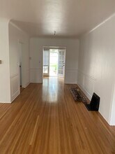 5243 Wilkinson Ave in Valley Village, CA - Foto de edificio - Building Photo