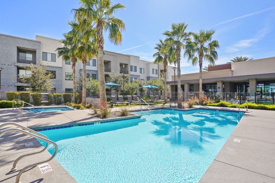 Parc South Mountain in Phoenix, AZ - Building Photo