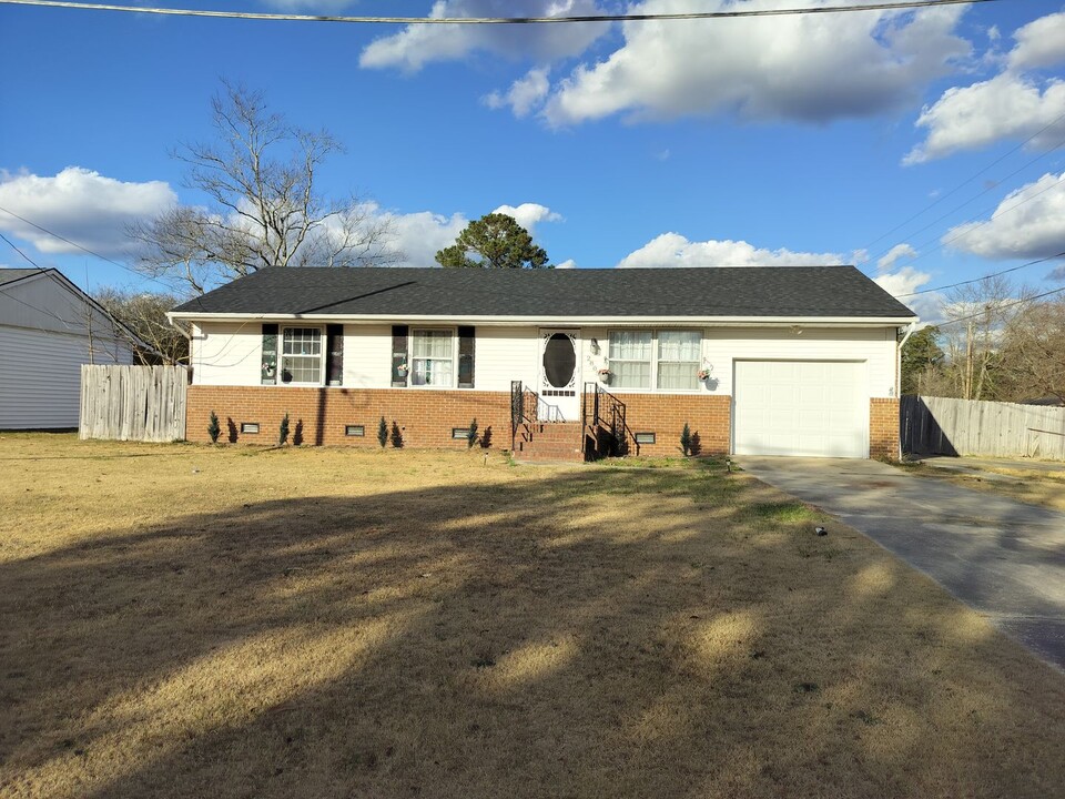 2805 Murro St in Spring Lake, NC - Building Photo