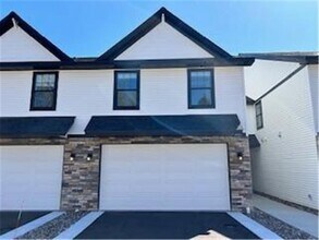 3411 Douglas Dr N in Crystal, MN - Foto de edificio - Building Photo