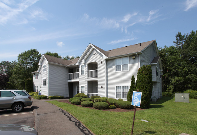 Deer Meadow in Bloomfield, CT - Foto de edificio - Building Photo