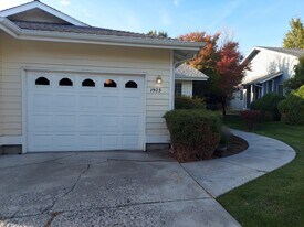 1923 NE Derek Dr in Bend, OR - Building Photo
