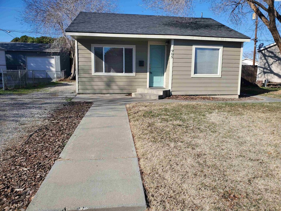 905 Winslow Ave in Richland, WA - Building Photo
