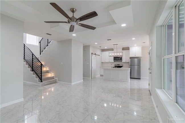 5404 N Crown Point in Pharr, TX - Building Photo - Building Photo