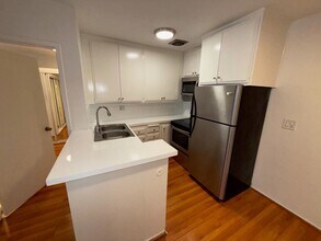 10760 Rose Ave in Los Angeles, CA - Building Photo - Building Photo