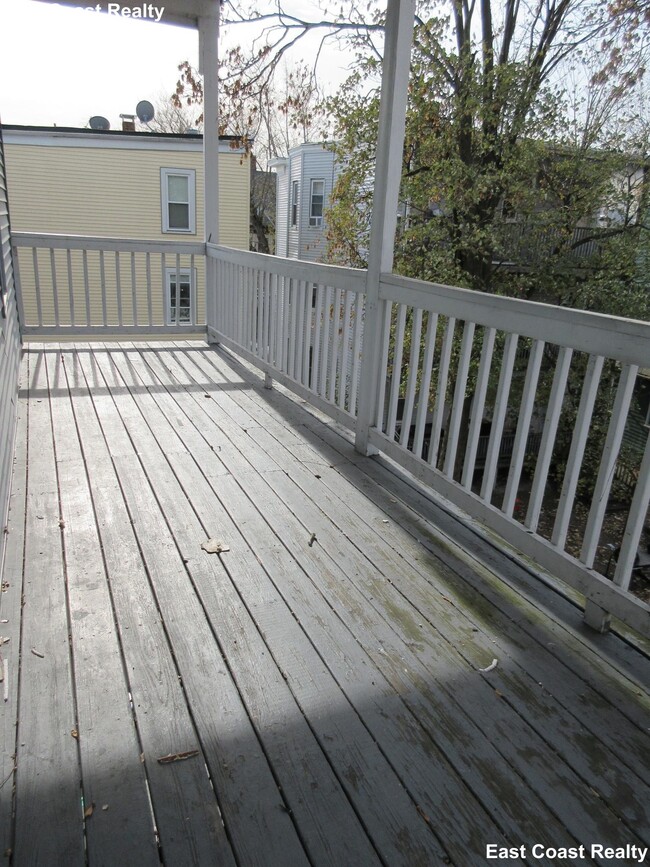 25 Linden St, Unit 3 in Boston, MA - Foto de edificio - Building Photo