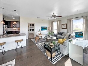 Paseo Residences at Eilan in San Antonio, TX - Foto de edificio - Building Photo