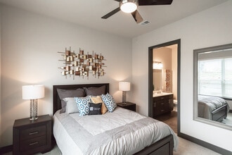 Encore at Forest Park in St. Louis, MO - Building Photo - Building Photo