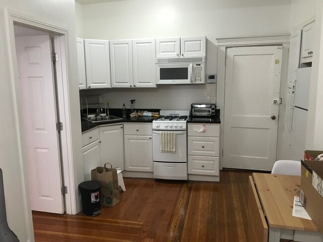 64 Hemenway St, Unit 5 in Boston, MA - Foto de edificio - Building Photo