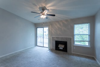 Arbors of Montgomery in Cincinnati, OH - Foto de edificio - Interior Photo