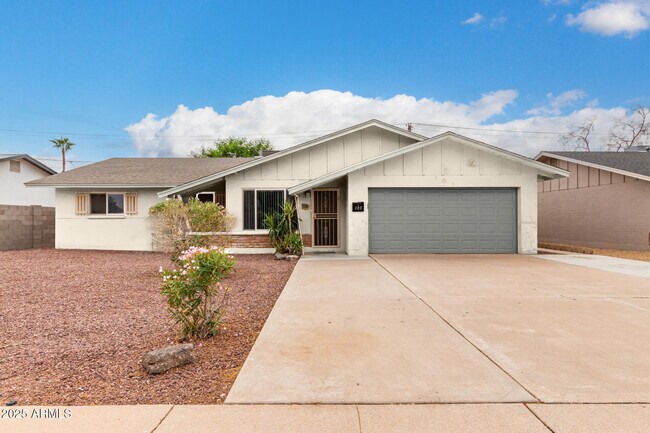 property at 103 E Del Rio Dr