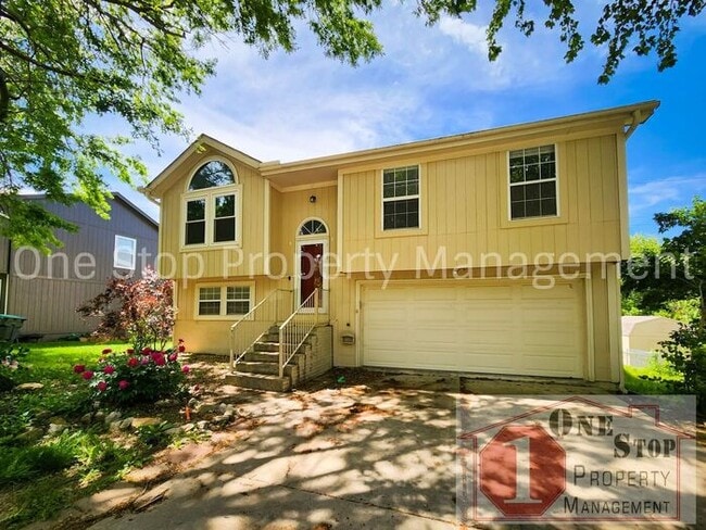 property at 1017 SE Steeple Dr