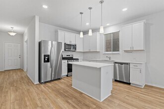 408 Grace Lilly Dr in Mustang Ridge, TX - Building Photo - Building Photo