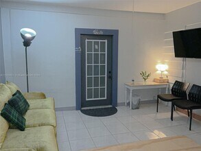4201 SW 60th Pl-Unit -2 in Miami, FL - Building Photo - Building Photo