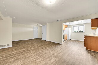 6190 Wadsworth Blvd in Arvada, CO - Foto de edificio - Building Photo