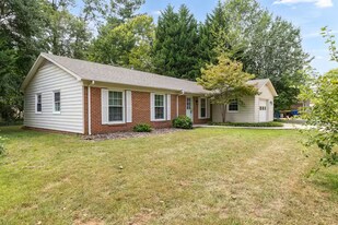 122 Westview Dr in Elon, NC - Building Photo