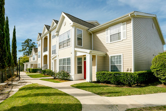 Northchase Village Apartments in Houston, TX - Foto de edificio - Building Photo